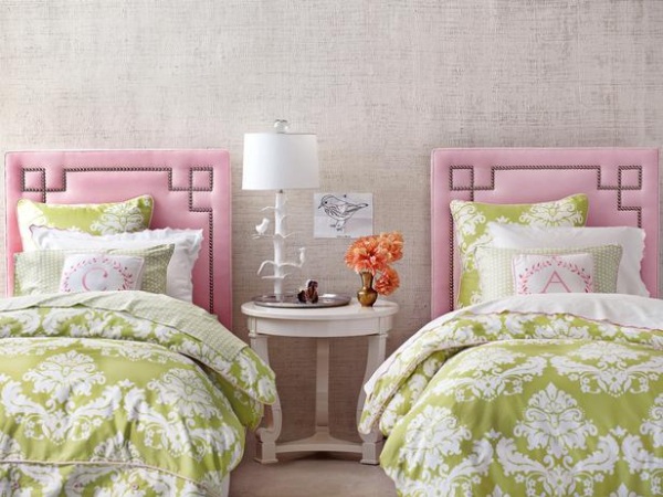dormitor pentru fete, in nuante de verde si roz